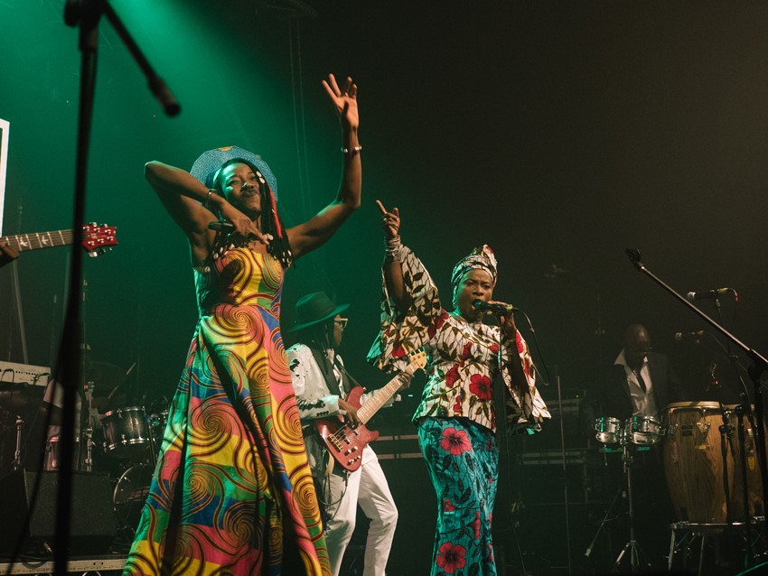 Fatoumata Diawara and Angélique Kidjo perform Miriam Makeba's 'Kilimanjaro'