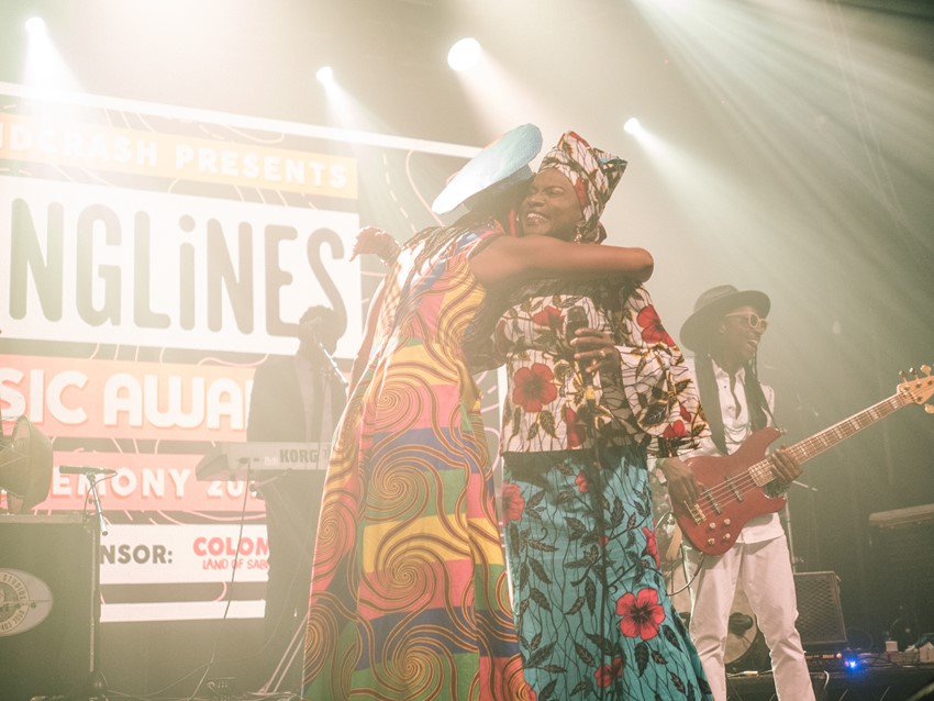 Fatoumata Diawara and Angélique Kidjo embrace at the end of the ceremony