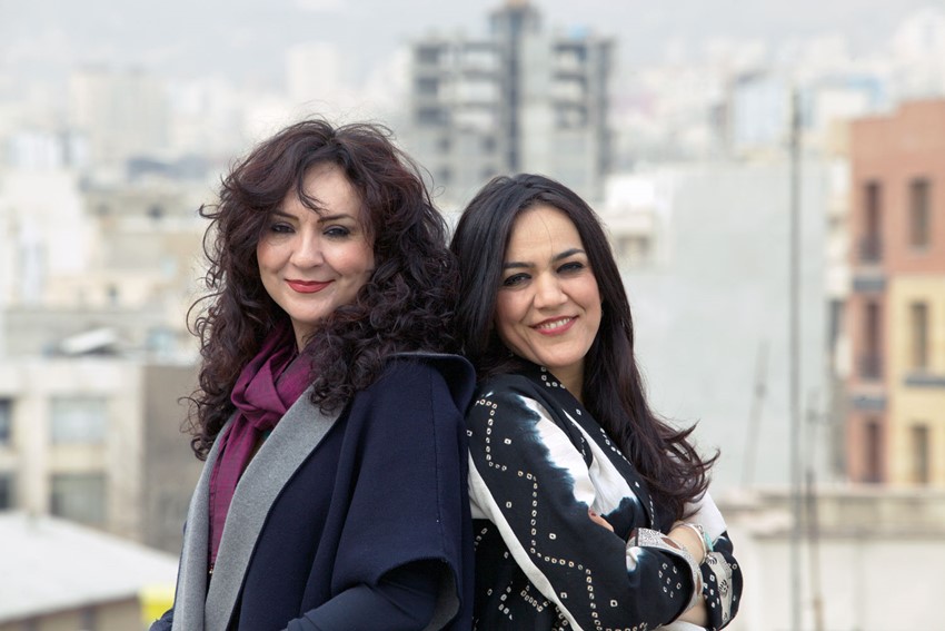 Mahsa Vahdat and her sister Marjan (photo: Tahmineh Monzavi)