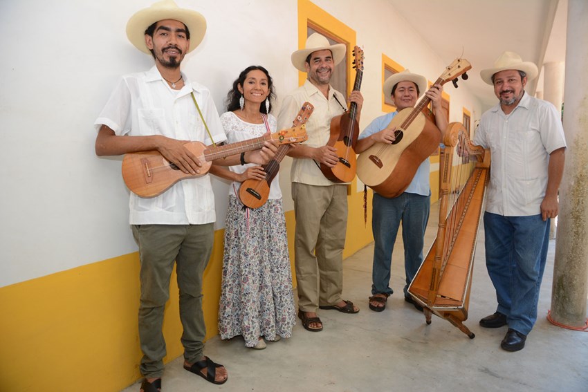 Grupo Mono Blanco (Dan Sheehy)