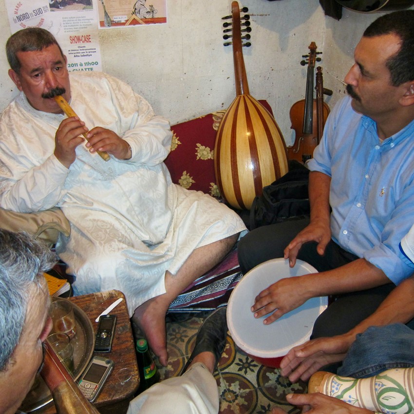 Mohamed Masmoudi (in white) performing in Rabat (photo: Torben Holleufer)