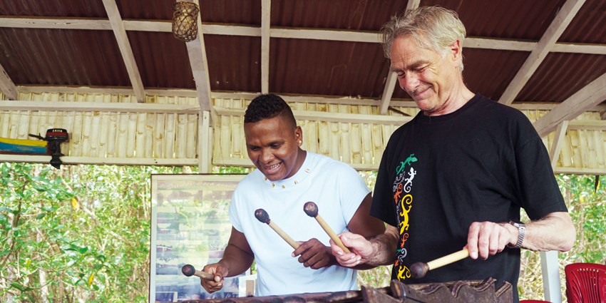 Simon Broughton (right) plays a marimba duet (photo: Carlos Valencia)