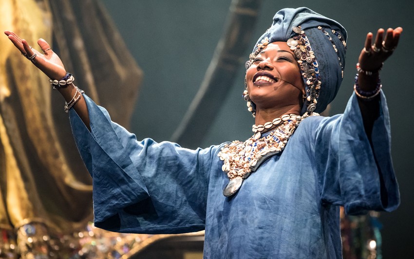 Fatoumata Diawara in Le Vol du Boli at Théâtre du Châtelet (photo: Cyril Moreau)