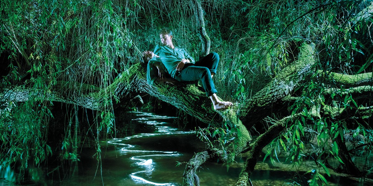 SAM LEE PHOTO BY DOM TYLER Inner Gatefold